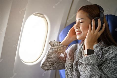 How to Listen to Music on a Plane: An In-flight Audio Experience